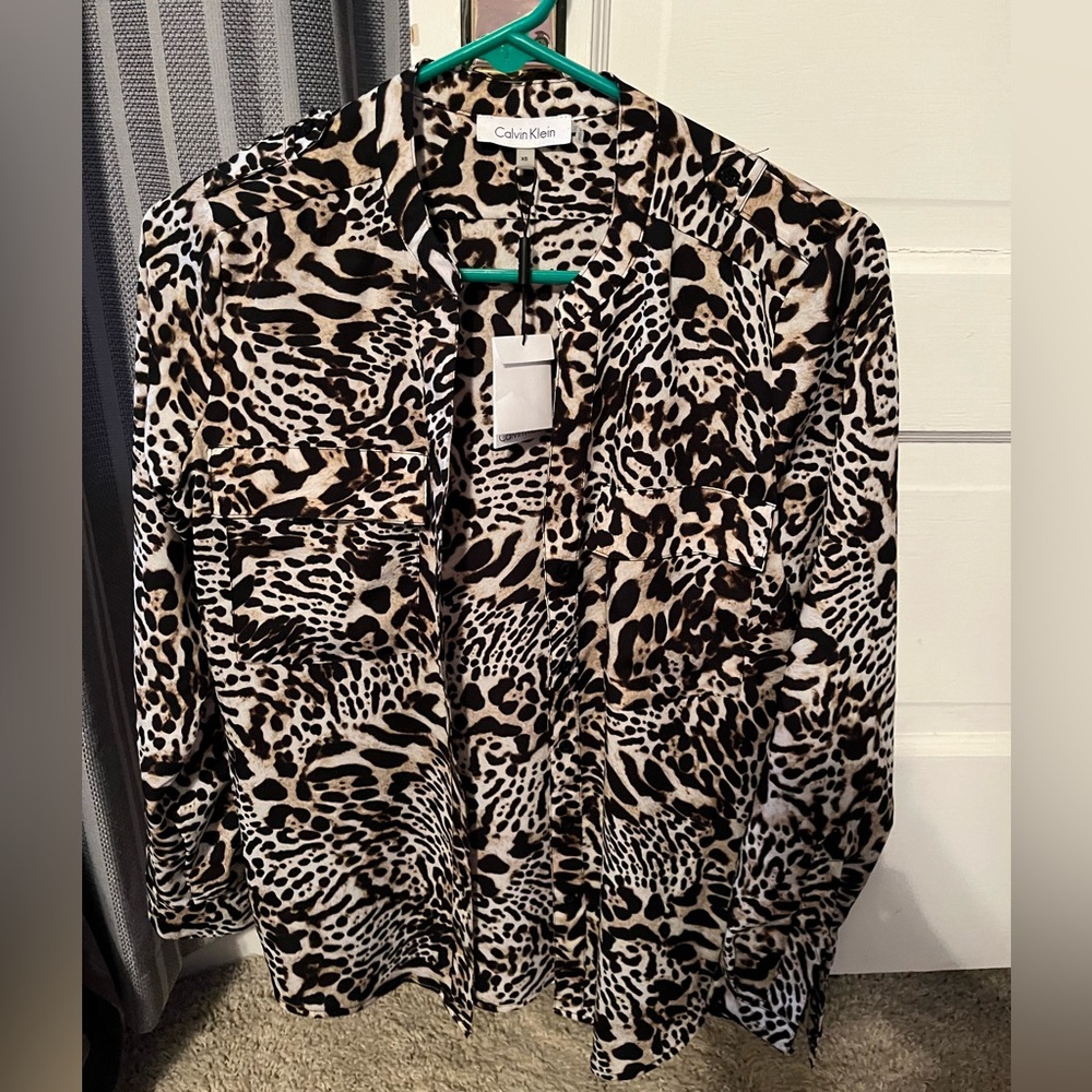 Calvin Klein NWT size XS animal print, gorgeous long sleeve blouse